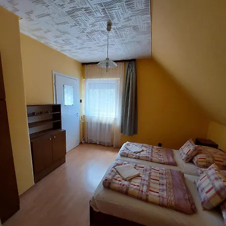 Apartament Petra Vendeghaz *