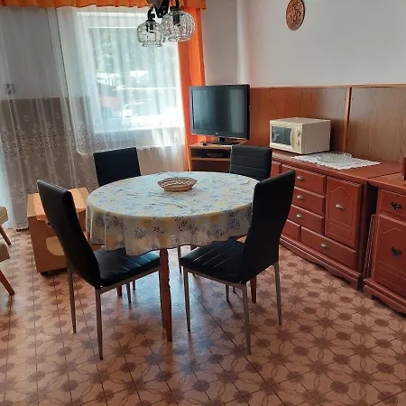 Apartment Petra Vendeghaz *