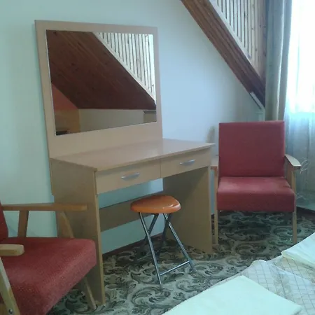 Petra Vendeghaz Appartement *