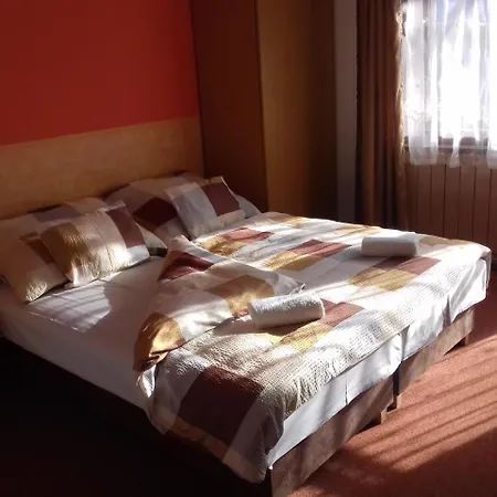 Petra Vendeghaz Apartament *